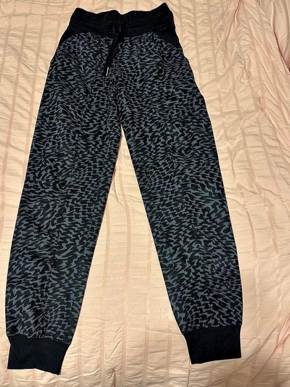 Lululemon Dance Studio Mid-Rise Jogger Camo Joggers in Black & Gray Like New